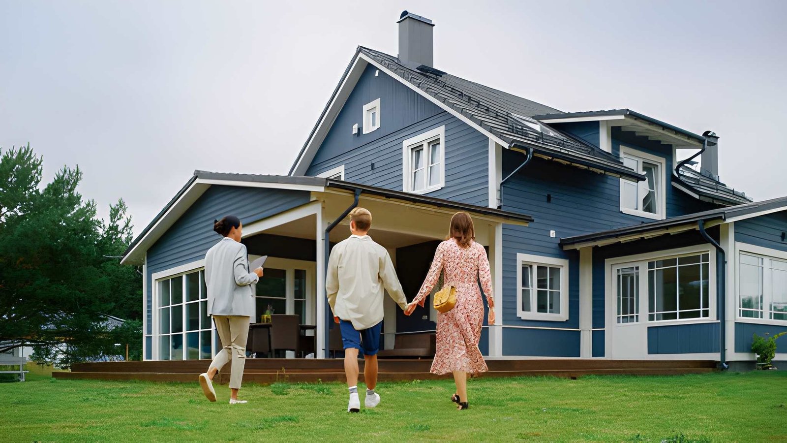 "Loan advisor guiding a buyer through the Home Advantage Program process"